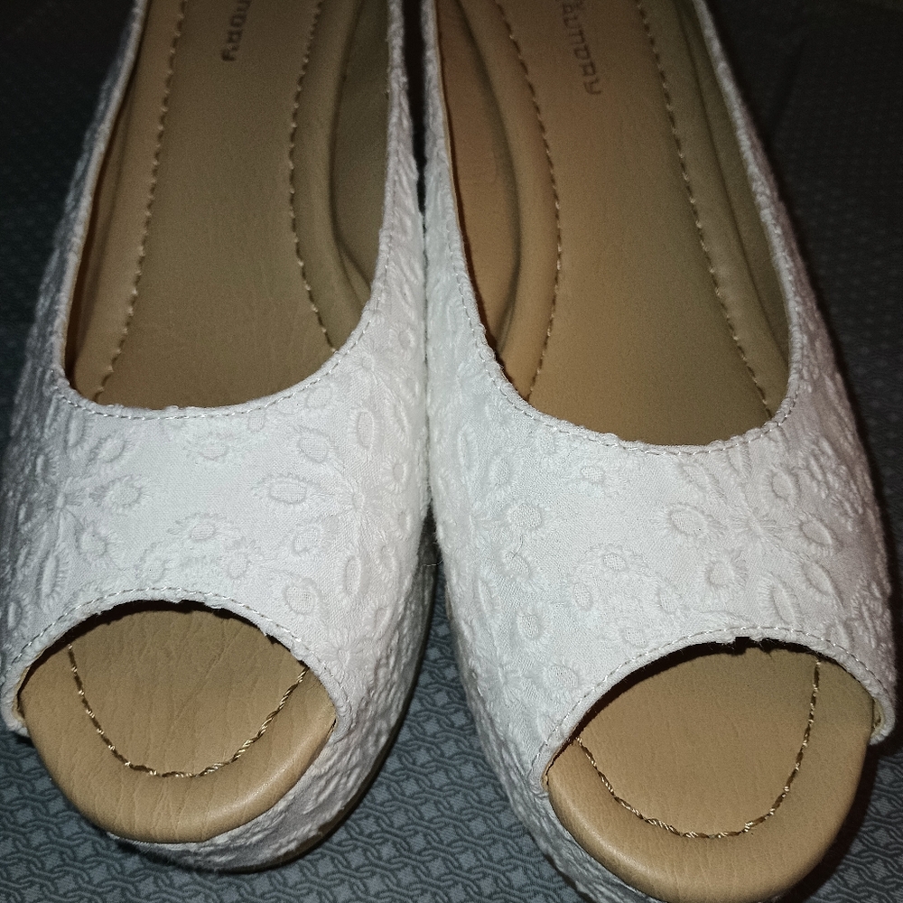 CL by Laundry Women's White Wedge Sandals - Picture 5 of 5